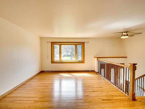 3rd image of 1015 Wilson Ave