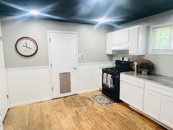 2nd image of 3320 Dix Ave