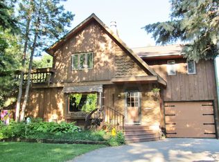 711 N 25th St, Grand Forks, ND 58203