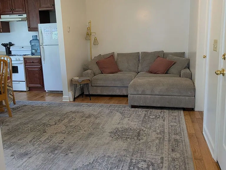 55 Boys Ave — Photo 4