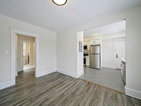 3rd image of 50 Wilshire St