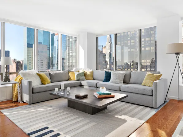 870 United Nations Plaza image 1 of 9