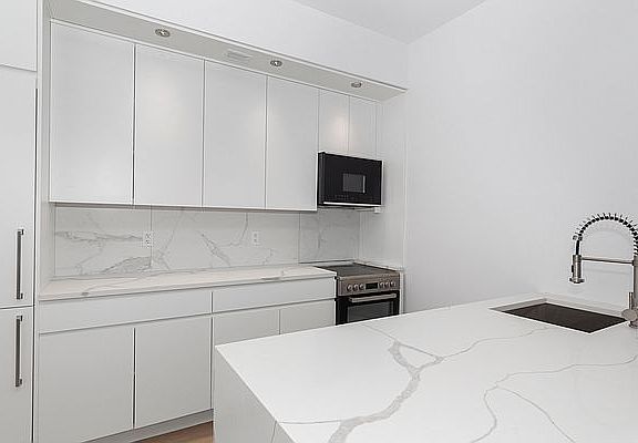 3rd image of 101 Bruckner Blvd #8B