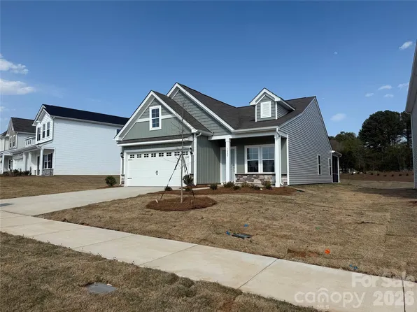 1680 Piper Creek Ave #5, Newton, NC 28658