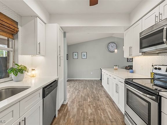 5th image of 138 SE 18th St