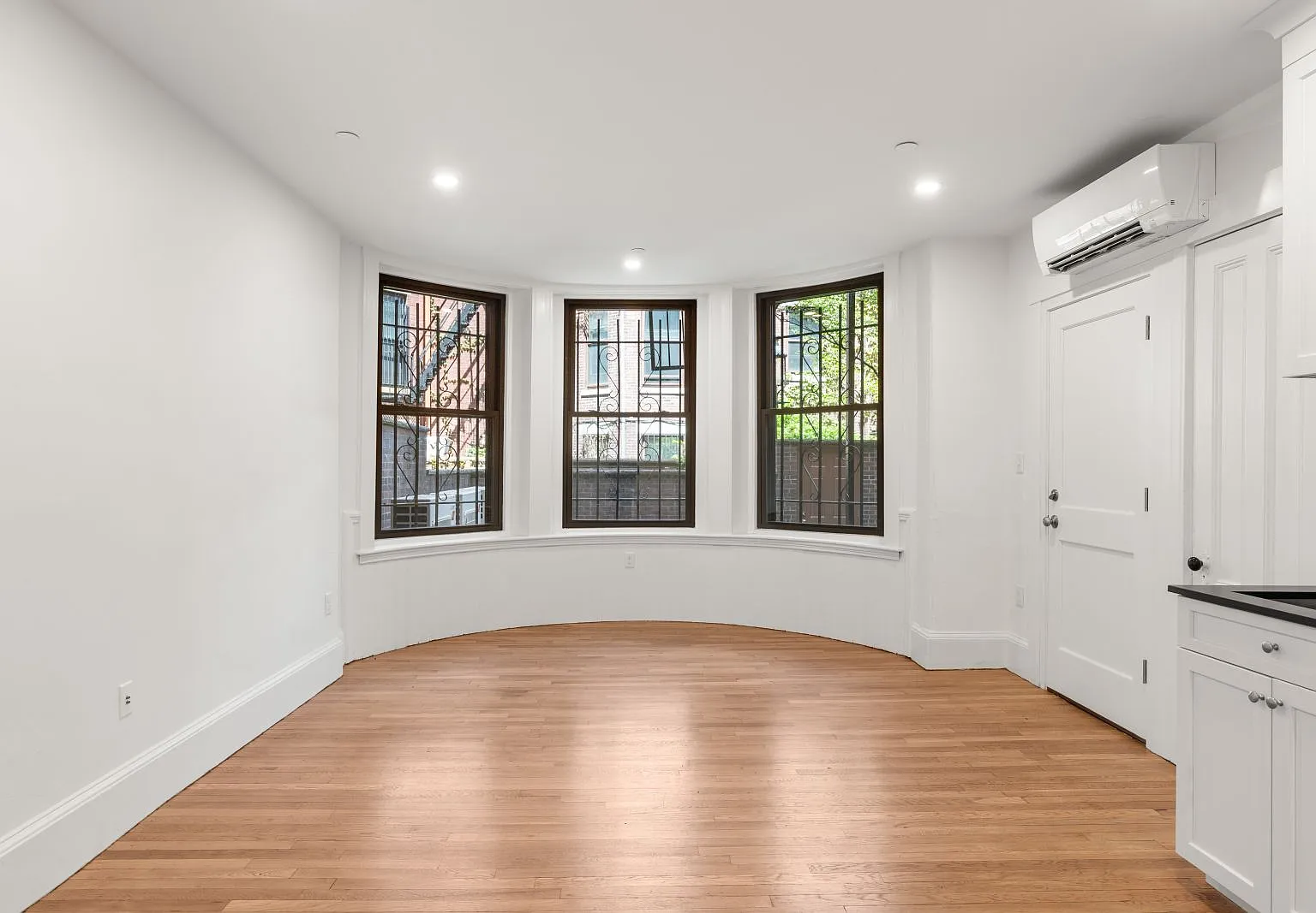 1 bed, 650 sqft, $3,850 — Photo 2