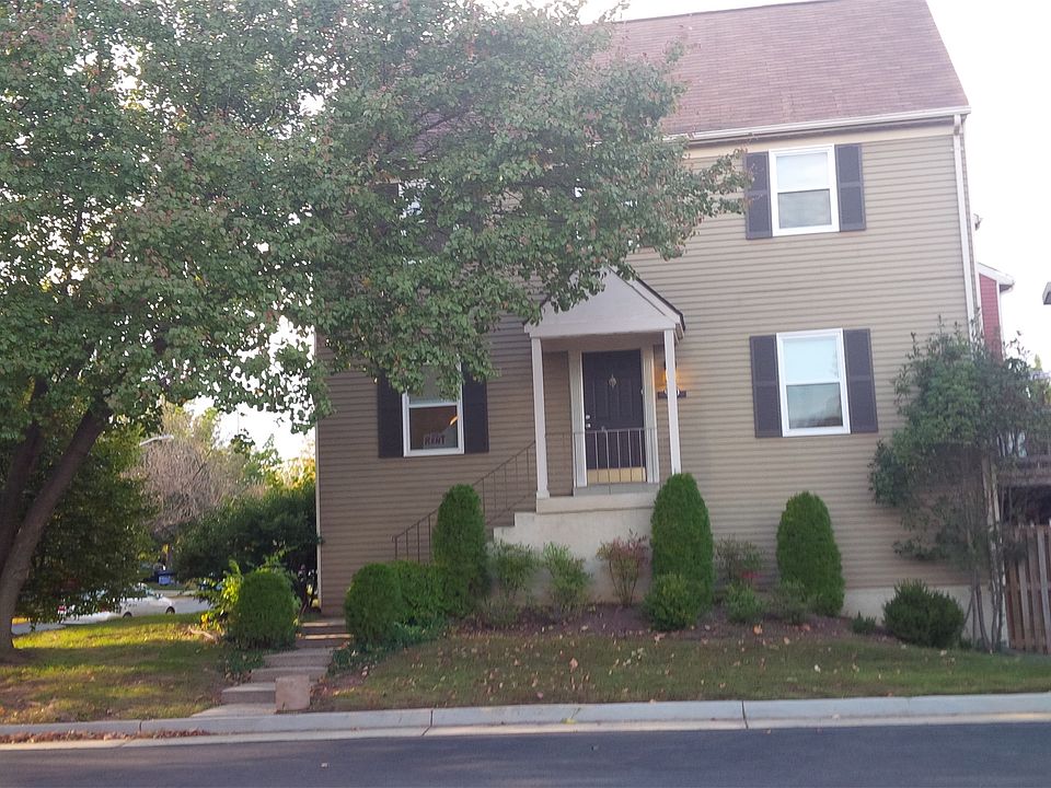 1st image of 920 Barton Oaks Pl