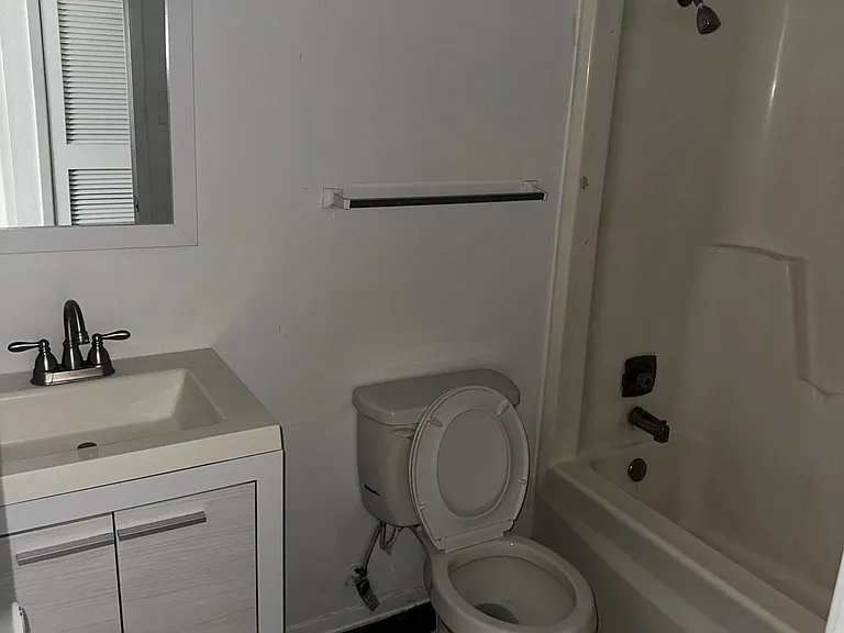 Upstairs full bathroom