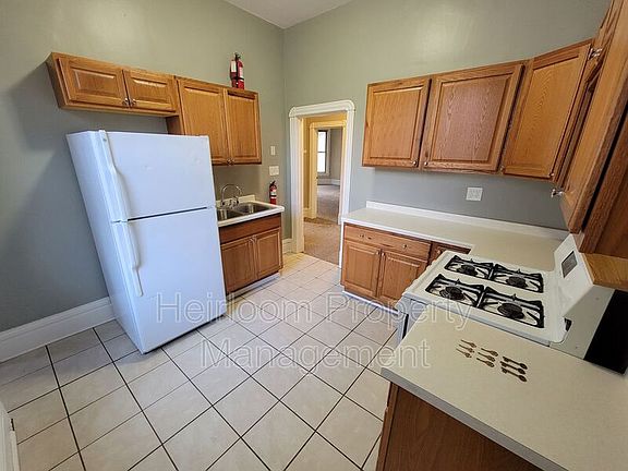 5th image of 1421 E Superior St #2