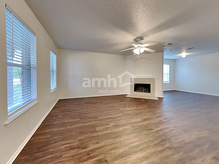 1523 Wavecrest Dr — Photo 5