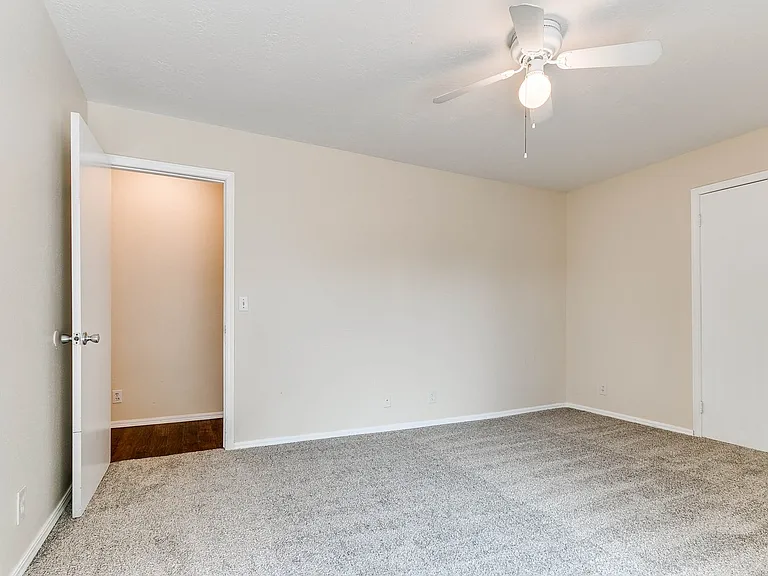 504 N Davis Ave — Photo 10