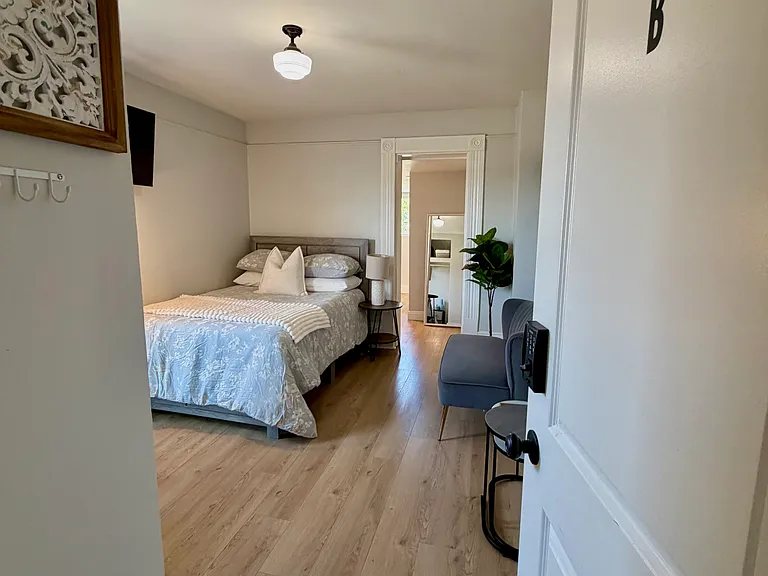 2174 Logan Ave #B — Photo 5