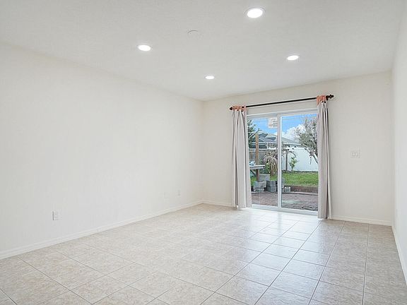 4th image of 1149 SE Menores Avenue