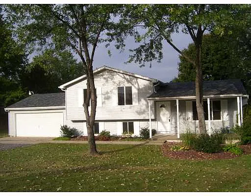 100 Willow Dr photo 1