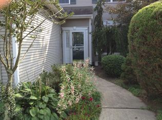 83 Manley Rd, Pennington, NJ 08534