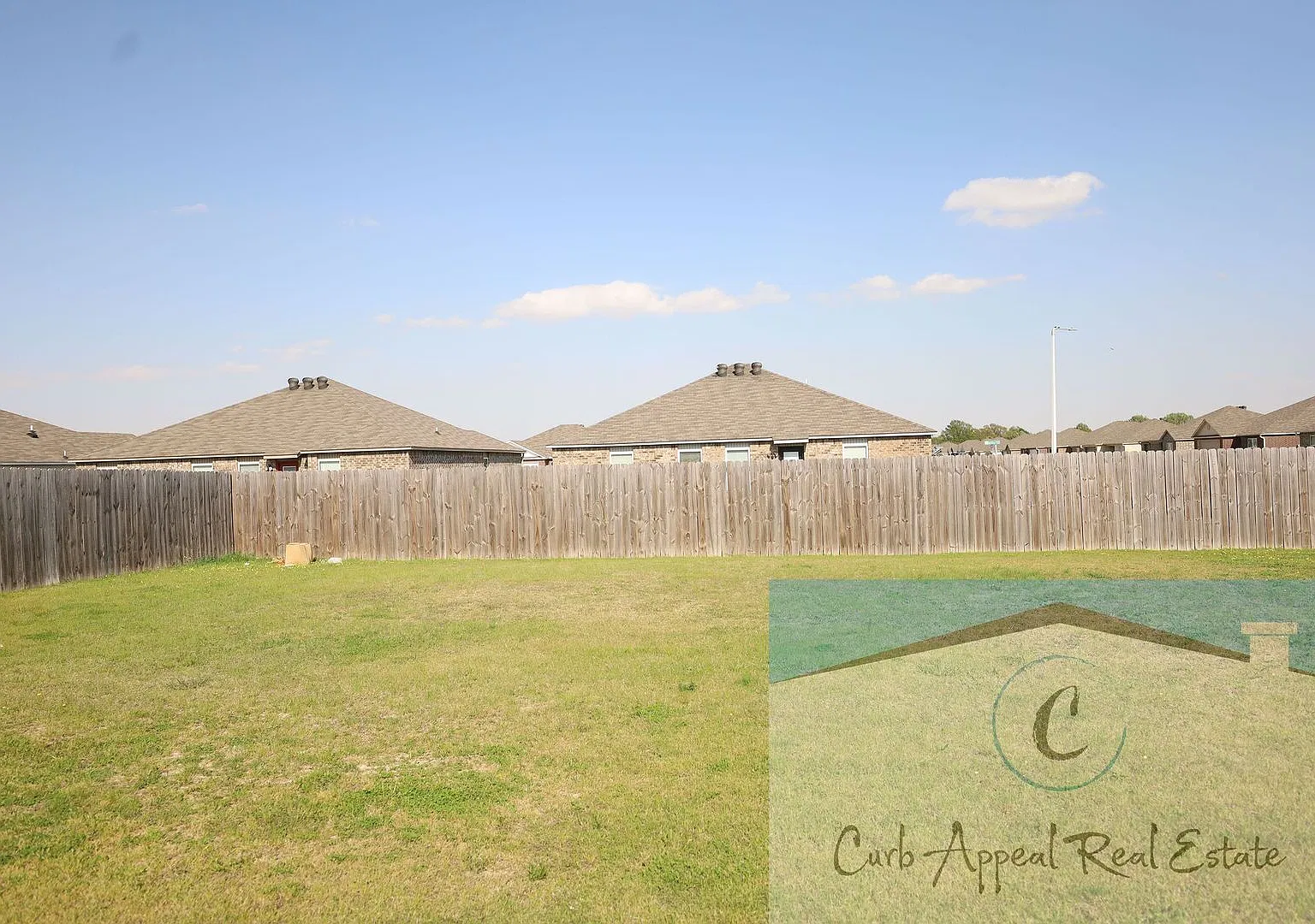 Beautiful 3-Bedroom Home with 2-Car Garage & Spacious Backyard Nettleton Schools! — Photo 3