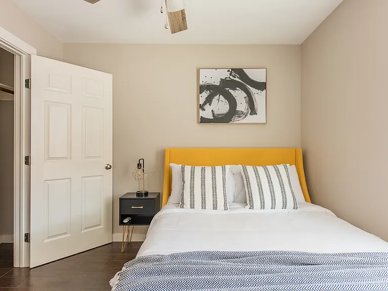 708 S Olive St — Photo 17