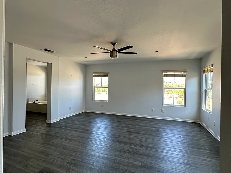 1681 Julia Way — Photo 9
