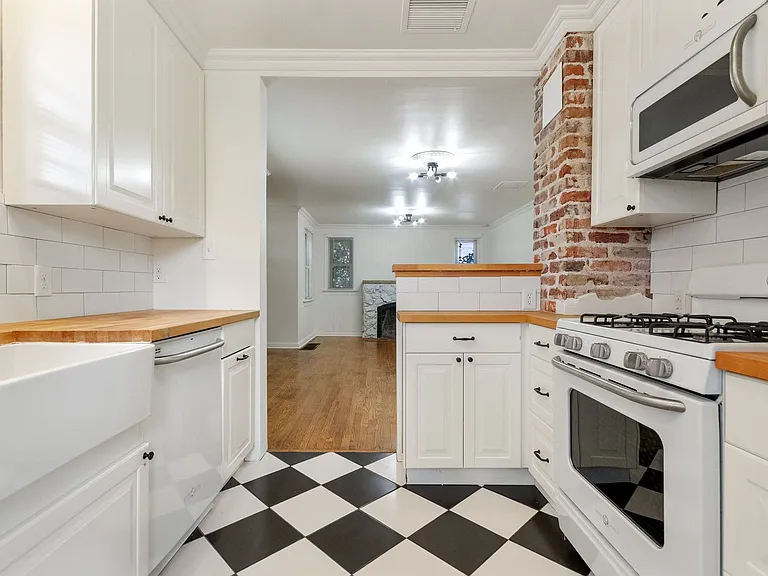 654 S Bryant St — Photo 29