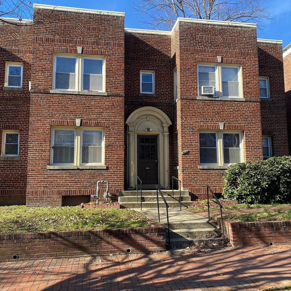 1 bed, 1.0 bath, 2586 sqft, $1,995 — Photo 1