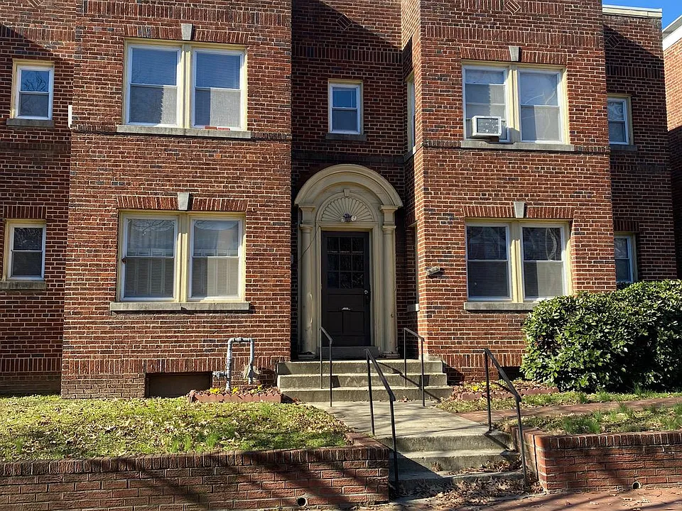 904 5th St NE