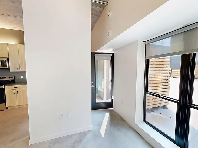 418 East Grand — Photo 40