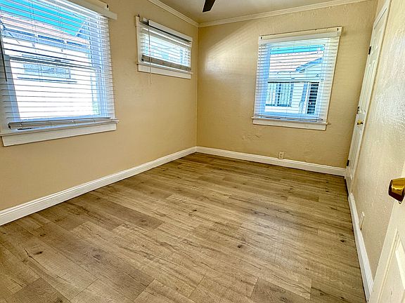 5th image of 4216 Woodlawn Ave #4218