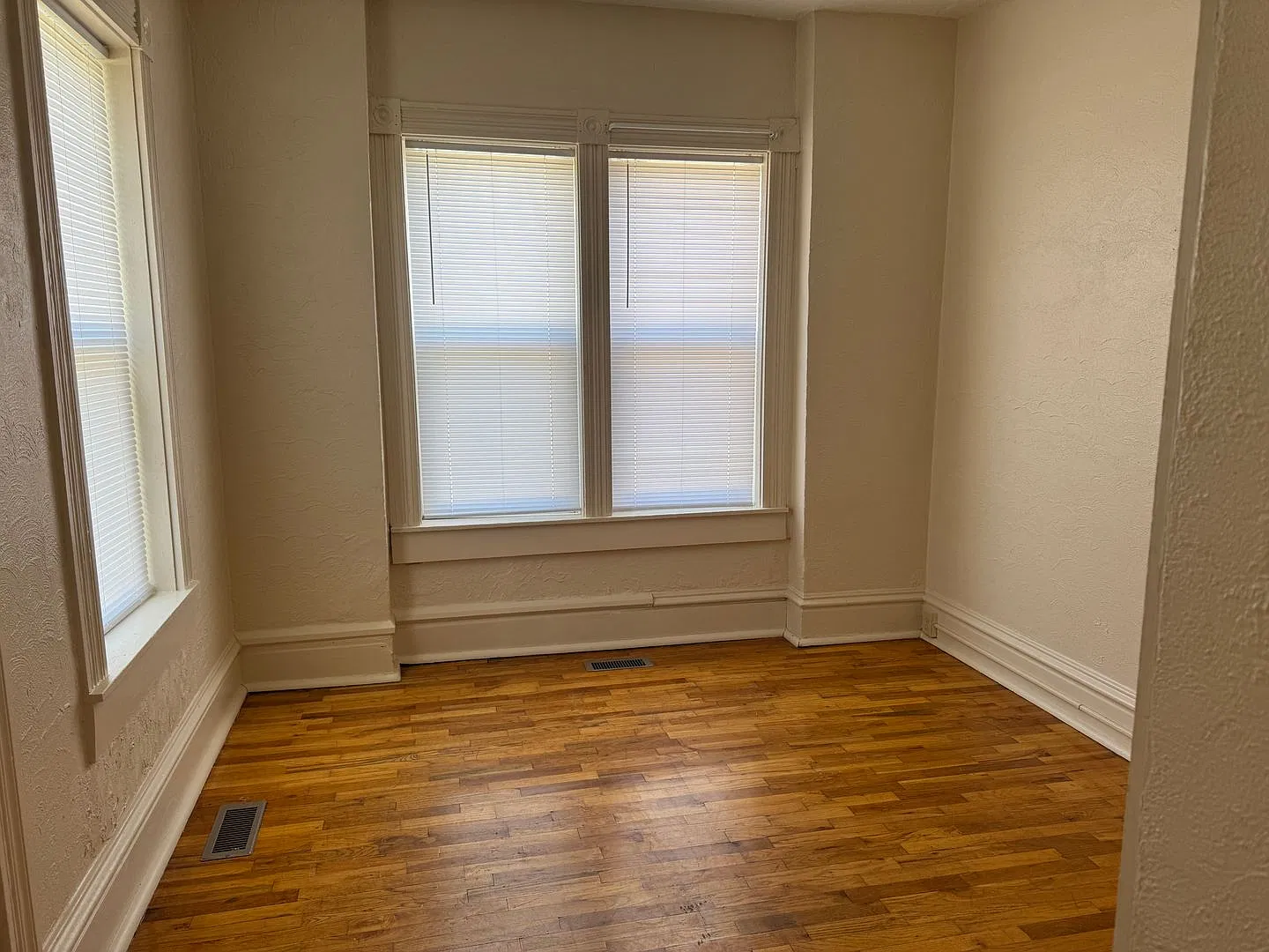 1812 N 3rd St. St. Joseph, MO 64505 — Photo 4