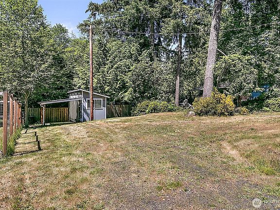 2nd image of 611 E Lakeshore Drive E
