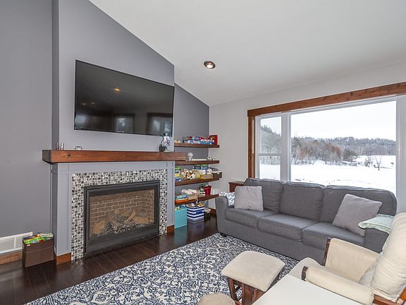 5th image of 272 Glenmeadow St