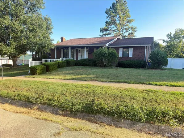 319 Jefferson St, De Soto, MO 63020