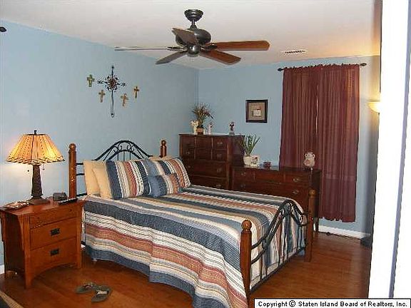 5th image of 910 Armstrong Ave APT 1-4