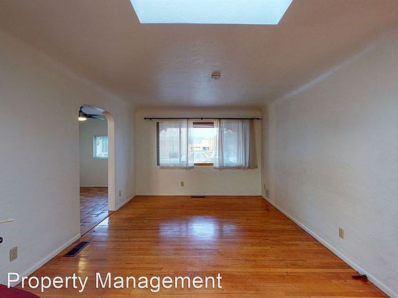 4th image of 529 Morningside Dr NE
