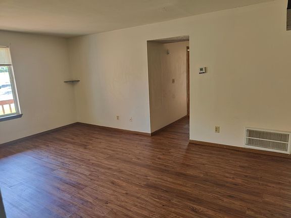 3rd image of 722 Gordon Smith Blvd #5