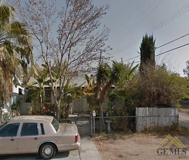 2627 N Inyo St photo 1