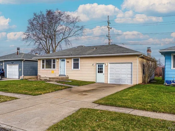 82 Surfside Pkwy, Cheektowaga, NY 14225