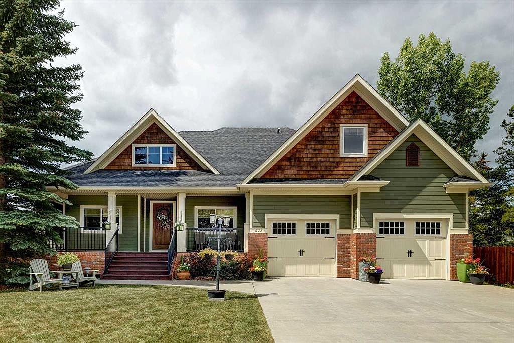 672 E Royalite Way SE