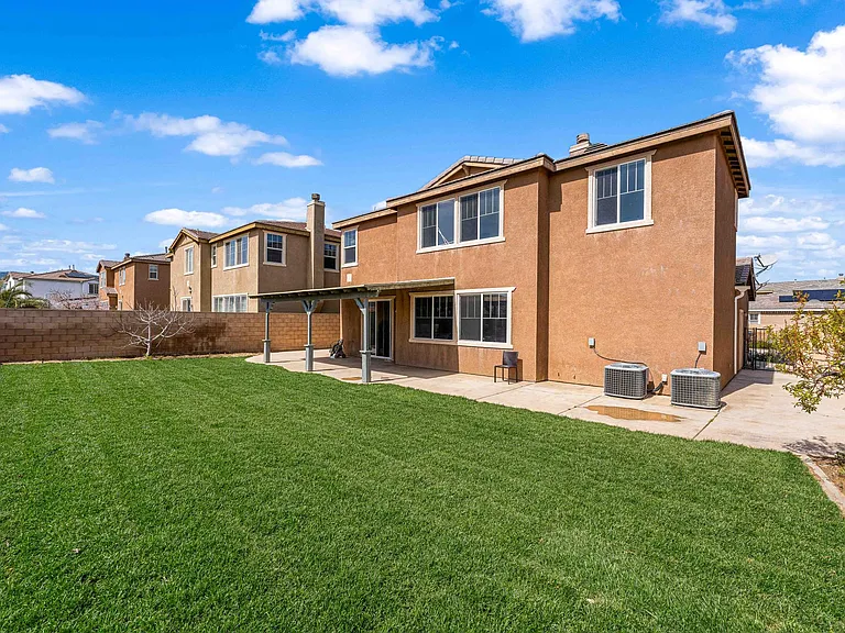 1364 Wellington Dr — Photo 35