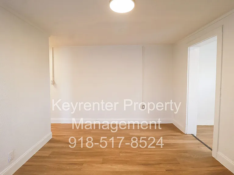 506 W 4th St Fourplex — Photo 12