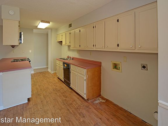 4th image of 8579 Southaven Cir W