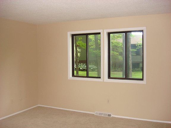 5th image of 17634 Walnut Trl