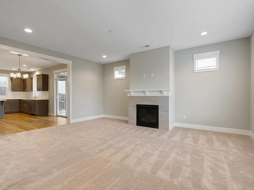 4 bed, 2567 sqft, $3,595 — Photo 4