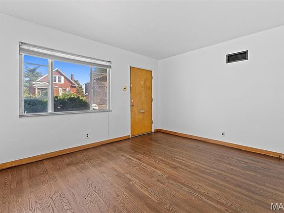 4th image of 6048 Southwest Ave