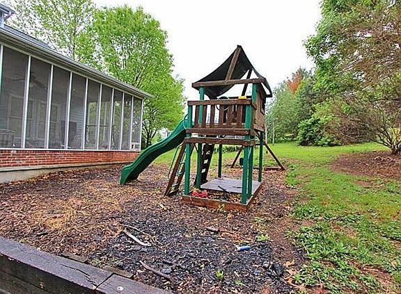 4th image of 10019 Cherry Hill Ln