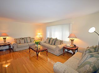 16 West St, Greenvale, NY 11548