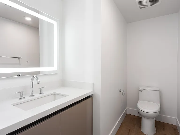 1070 S Holt Ave — Photo 40