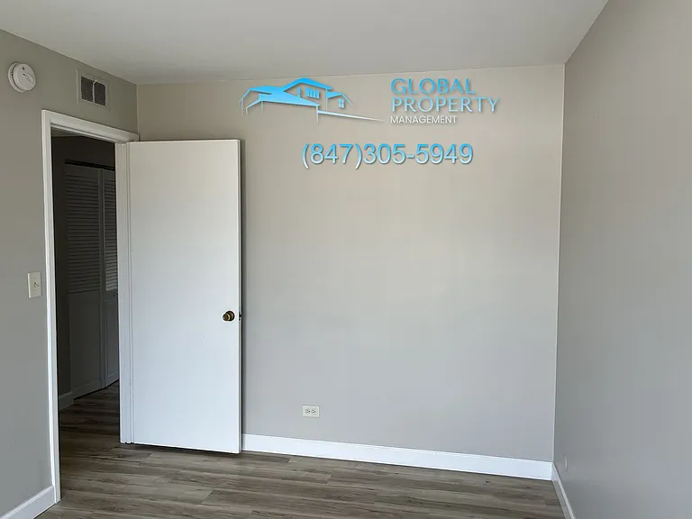 267 E Grand Ave — Photo 18