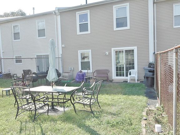 4th image of 8224 Buist Ave