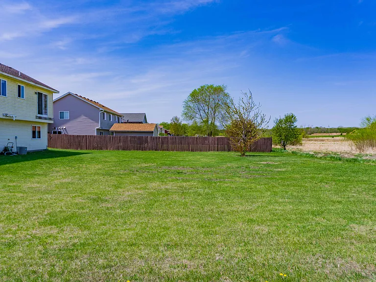 2112 Blake Ave — Photo 8