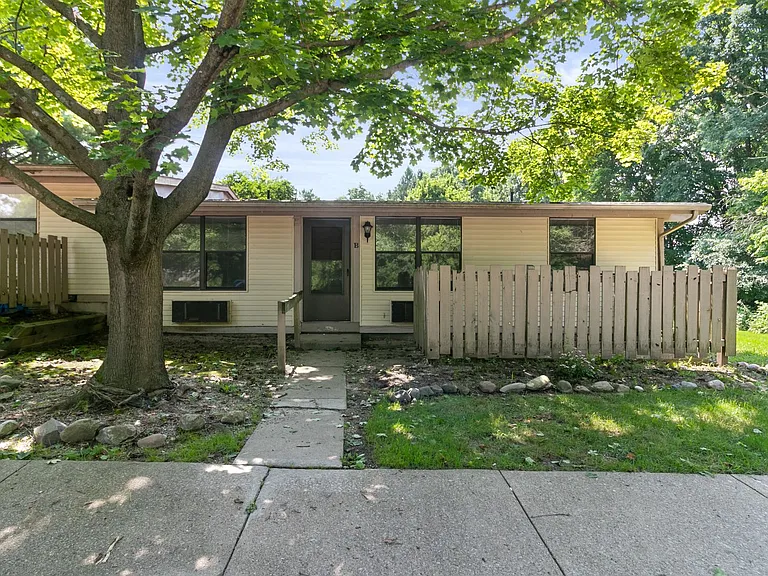 1373 Montgomery Ct — Photo 17